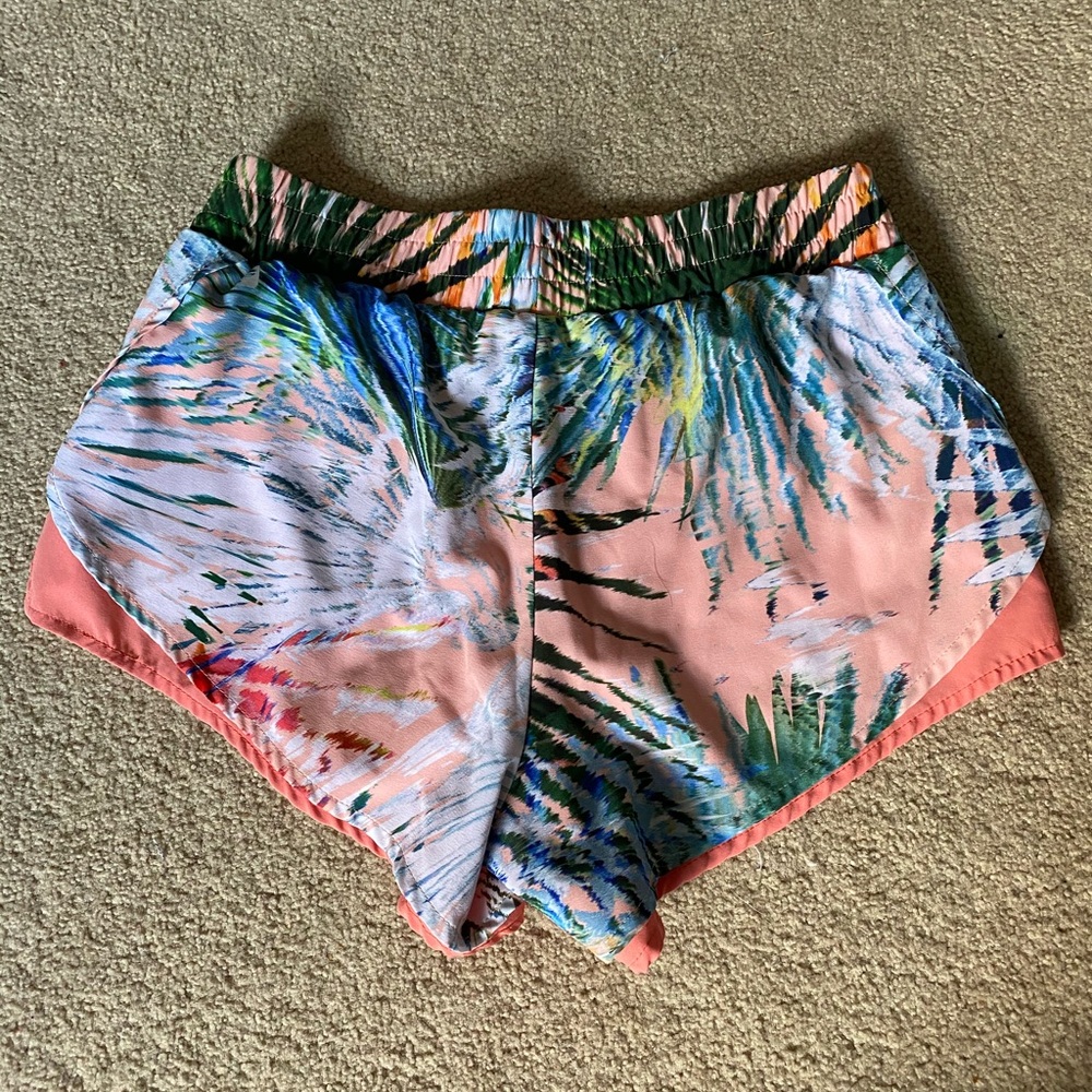 SUPER COMFY tropical Fabletics Shorts
